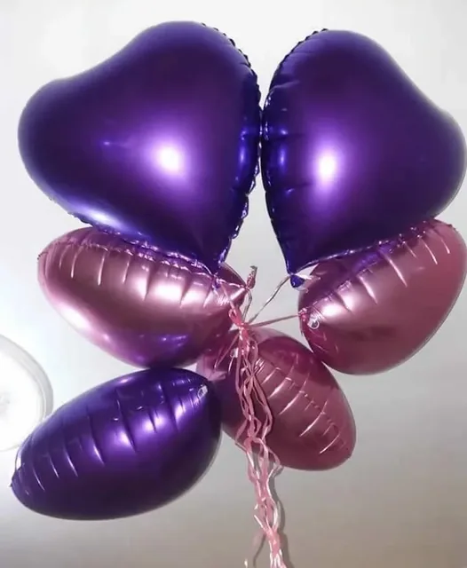 Kaynak galerideki renkli uçan balonlar