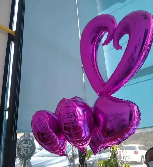Kaynak galerideki renkli uçan balonlar