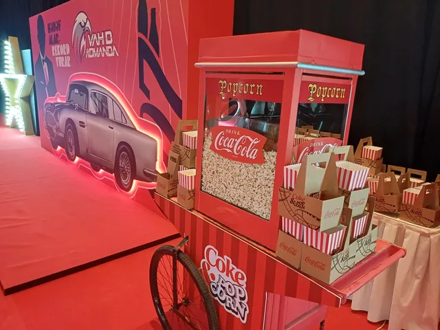 Ela Excellence Resort Belek etkinliğinde kurulu popcorn arabası